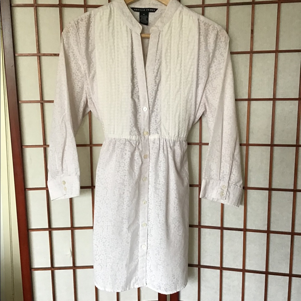 White Floral Tunic Button Down Sz. M